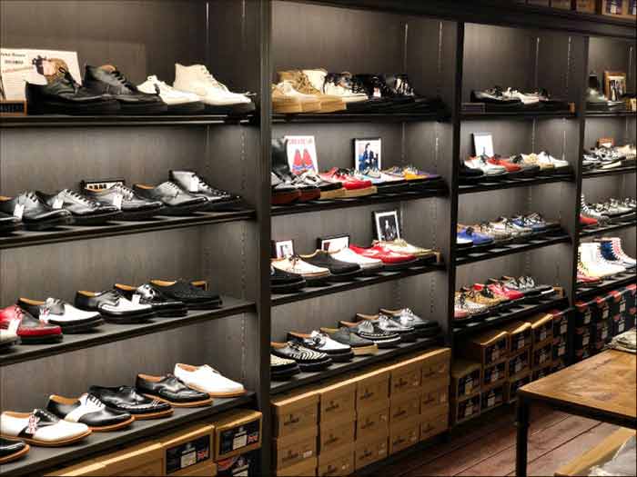 ROCK SHOES COMPANY 店内陳列棚の様子