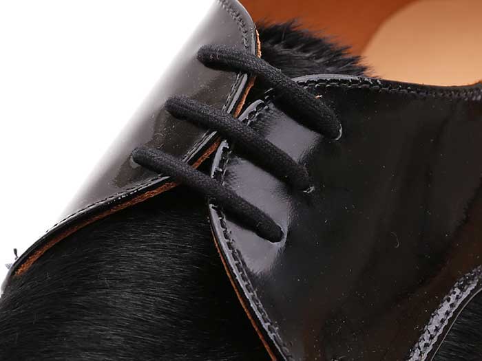 8075ブラックエナメル×ブラックポニーのかかと写真