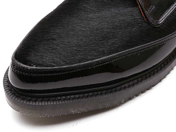 8075ブラックエナメル×ブラックポニーのトゥ部分写真